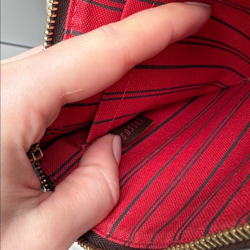 100% Authentic Louis Vuitton Brown Damier wristlet pouch - Picture 9 of 9